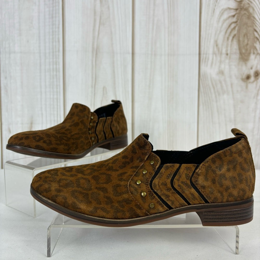 Clarks Trish Bell Loafers Leopard Print Suede Stud Accent Slip-On Shoes Size 7